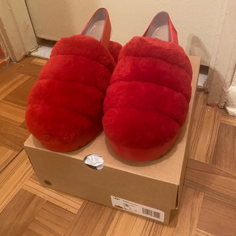 Ugg Super Fluff Slipper - Picture 2 of 2
